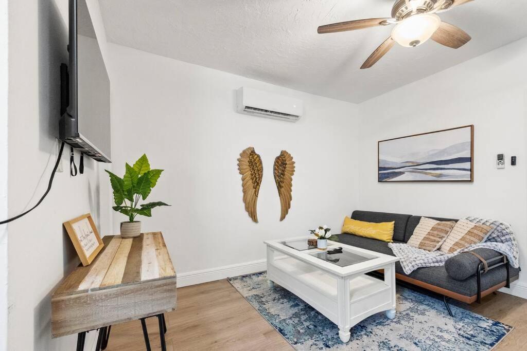 Intimate Casita Mia Minutes Away From Airport, Calle 8, Brickell, Coral Gables, The Beach And More! Маями Екстериор снимка